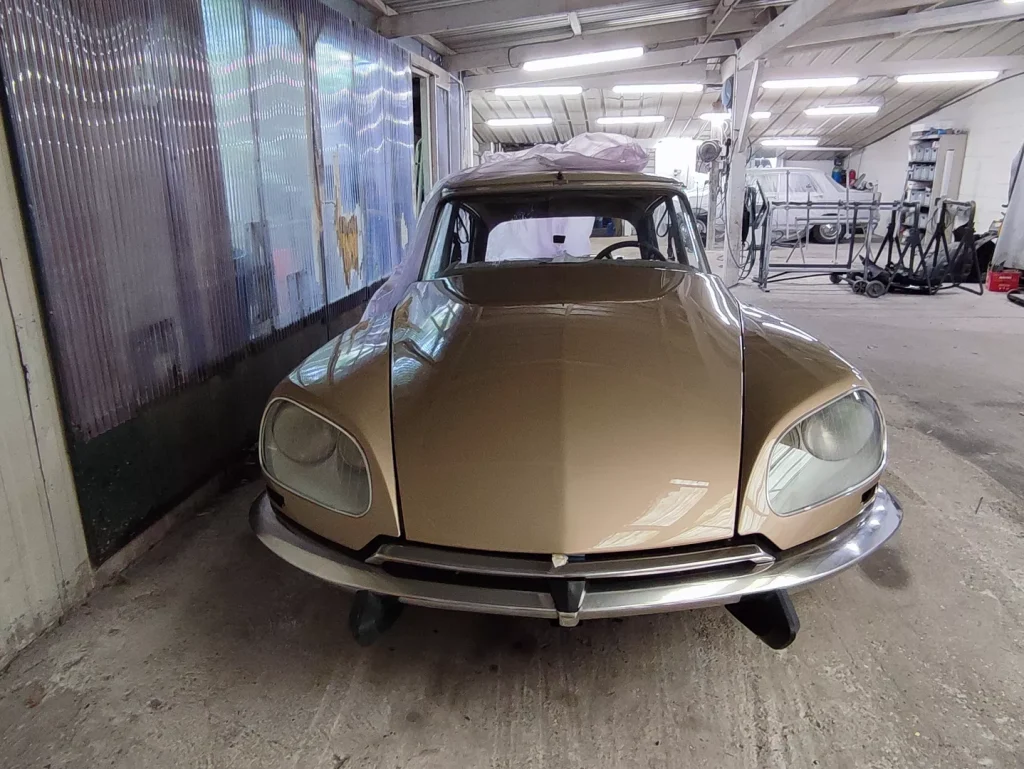 Citroen DS23 Pallas à l’atelier peinture Autorosati
