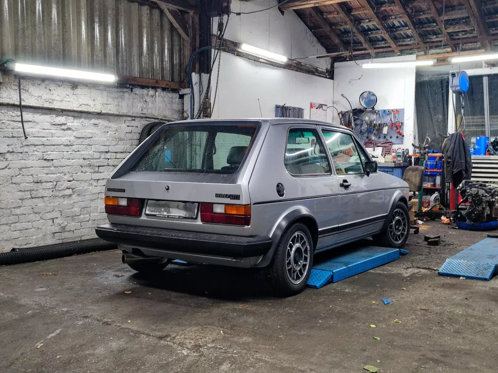 Volkswagen Golf GTI mk1 serie1 grands feux grise